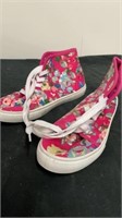 Size 7 floral shoes
