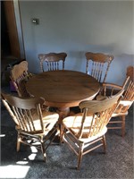 Round Dinning Table w/ Leaf and 6 Chairs