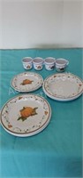 16 pieces fall themed plastic ware - 4 dinner
