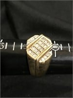 MENS 10K GOLD RING WITH DIAMONDS