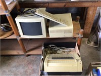 VINTAGE APPLE MACINTOSH COMPUTER - QUADRA 700