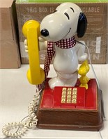 VINTAGE SNOOPY TELEPHONE ON RED STAND WILL SHIP