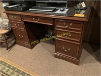 Knee Whole Desk with Glass Top