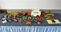 LARGE LOT OF CHILDREN'S PLAY TOYS: