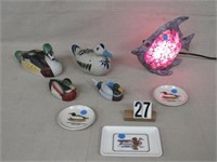 FIGURAL FISH LAMP, CERAMIC & POTTERY DUCKS: