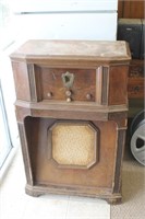 Antique Philco Floor Model Radio-Great Look/Decor