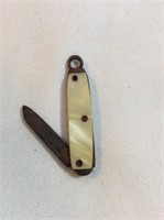 Mini pocket knife keychain with mother of pearl