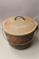 MCCLARY CAST COVERED POT WITH HANDLE AND LID