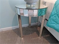 MIRRORED SIDE TABLE