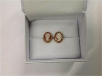 18k yellow gold Cameo Earrings features