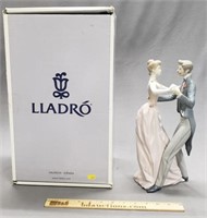 Lladro Bride & Groom Figurine