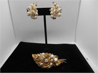 VINTAGE BROOCH AND CLIP EARRING SET