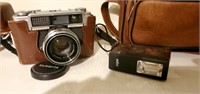 Yashica Camera Braun Flash