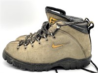 Size 7 Nike Air Boots