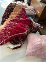Comforters, Blankets, Pillows, and More Linens