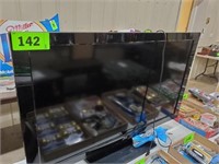 SAMSUNG 40"  LCD FLAT SCREEN TV W/ REMOTE