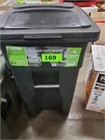 NEW 32 GALLON TOTER CURB APPEAL TRASH CAN
