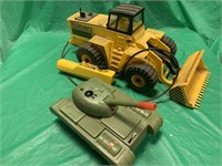 PAIR OF PLASTIC TOYS / JOUSTRA REMOTE TRACTOR TANK