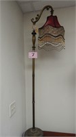 VICTORIAN REPRO FLOOR LAMP WITH ORNATE BEADED