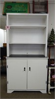 KITCHEN CUPBOARD WITH ADJUSTABLE UPPER SHELVING