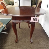 DROP LEAF ACCENT TABLE CABRIOLE LEGS  25 x 25 x