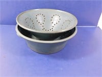 Handthrown Pottery By Rayia Young 1984--Collander