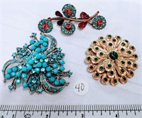 (3) pins