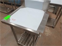 650x580  stainless bench