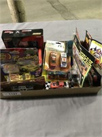 ASSORTED MINI CARS, CARDED OR IN BOXES