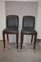 NICE CONTEMPORARY LEATHER BAR STOOLS