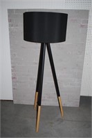 CONTEMPORARY 3 LEGGED FLOOR LAMP