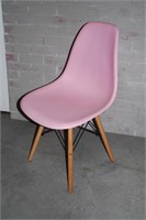 PINK PLASTIC MID CENTURY STYLE SIDE CHAIR