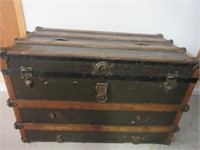 NICE VINTAGE TRUNK WITH INSERT