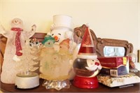 GROUPING: CHRISTMAS DECORATIONS AND MINIATURE CRYS