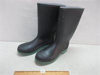 RUBBER BOOTS - SIZE 9