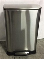 13 gal step trashcan w/2 removable liners