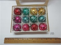 COLORFUL CHRISTMAS TREE ORNAMENTS