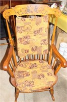 EARLY AMERICAN STYLE MAPLE ROCKING CHAIR