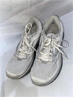 BROOKS SHOES SIZE 9