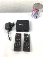 TV box MXq Pro et manettes, adapteur AC