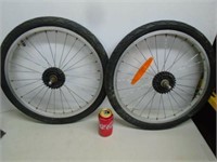 Deux pneus 20 x 1.75 avec roue pour remorque de