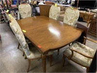 VERY NICE SOLID WOOD DINING TABLE W GREAT CHAIRS