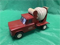 VINTAGE STEEL BODY SMALL SCALE CEMENT TRUCK