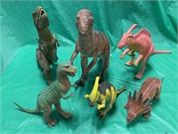 GROUP OF 6 MIX SIZE PLASTIC KIDS DINOSAURS