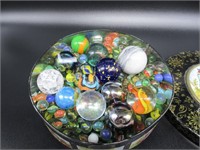 Lot: Marbles with tin / Billes avec boîte