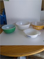 Pyrex glass bowls