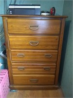 5 Drawer Dresser 32x48 - items on top not
