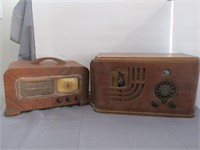 2 Old Wood Radios