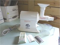 Champion Juicer, Like New, Tested