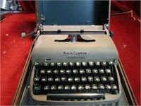 Remington travel riter typewriter. Vintage.